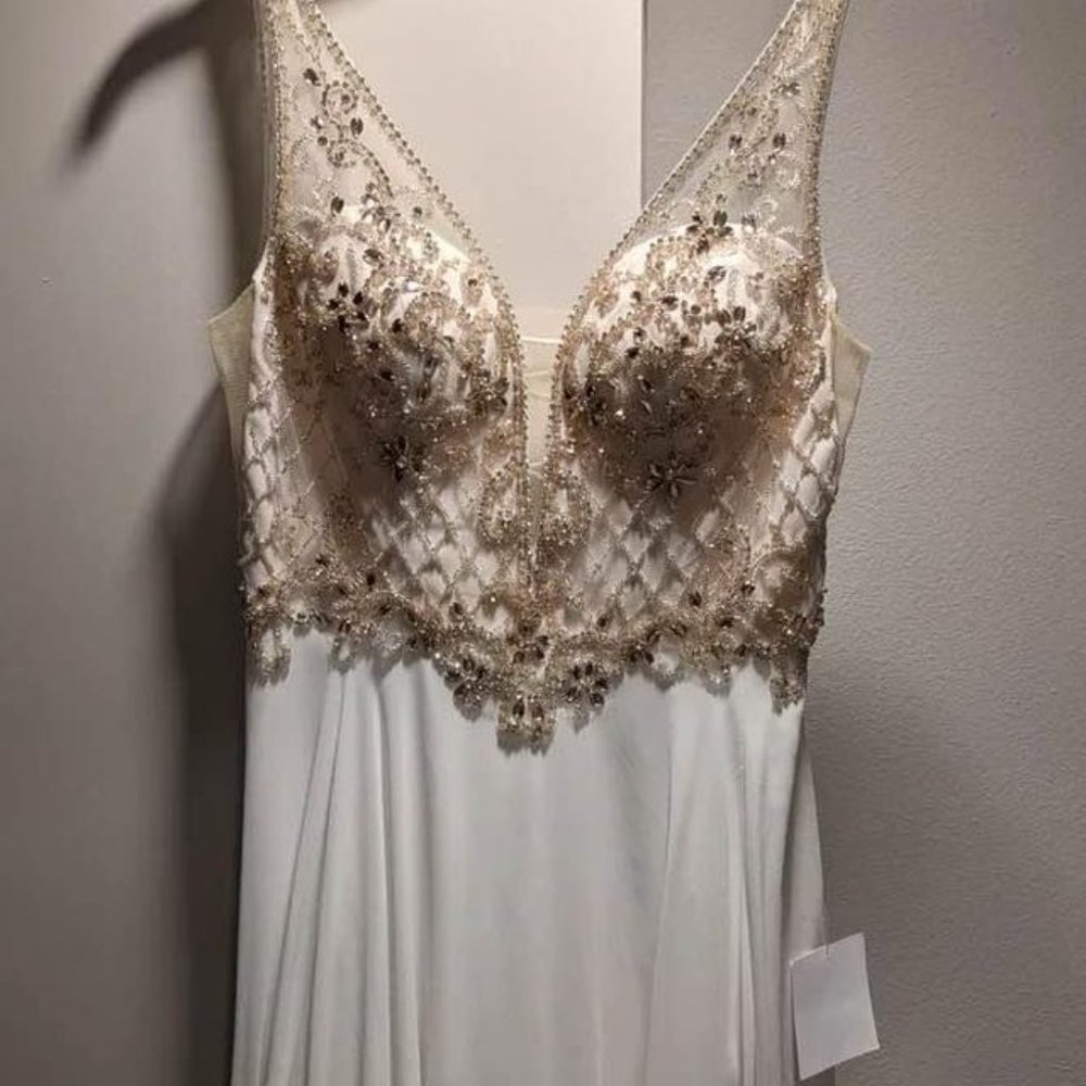 NWT Lulus White Beaded Wedding Dress Maxi Gown New In Box Size 6 - Picture 7 of 8
